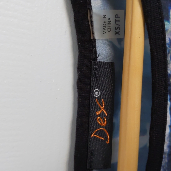 Dex Shell Top, XS Black with Blue and White Abstract Print, Short Sleeves - Picture 3 of 5